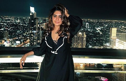 நிலவு ஒரு பெண்ணாகி... - அசர வைக்கும் நிமிஷா சஜயன் க்ளிக்ஸ்!