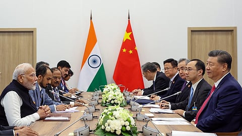 ரஷ்யாவின் கசான் நகரில் நேற்று நடந்த பிரிக்ஸ் உச்சி மாநாட்டின் இடையே, பிரதமர் நரேந்திர மோடியும் சீன அதிபர் ஜி ஜின்பிங்கும் பேச்சுவார்த்தை நடத்தினர்.படம்: பிடிஐ