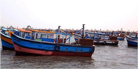 5 தமிழக மீனவர்கள் விடுதலை: படகு ஓட்டுநருக்கு அபராதம் விதித்தது இலங்கை நீதிமன்றம்