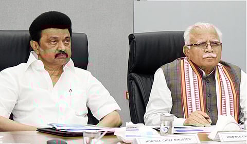 சென்னையில் மெட்ரோ ரயில் திட்டத்தின் இரண்டாம் கட்டப்பணிகள் குறித்து ஆய்வுகூட்டம் நேற்று நடைப்பெற்றது இதில், முதல்வர் மு.க.ஸ்டாலின்,
மத்திய அமைச்சர் மனோகர் லால் ஆகியோர் பங்கேற்றனர்.