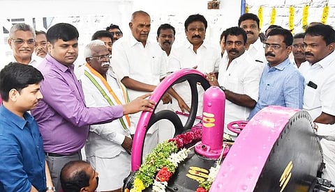 பாபநாசம் அணையில் இருந்து பிசான சாகுபடிக்காக சபாநாயகர் அப்பாவு தண்னீர் திறந்துவைத்தார்.