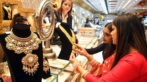 வரலாறு காணாத புதிய உச்சத்தில் தங்கம் விலை: பவுனுக்கு ரூ.520 உயர்வு