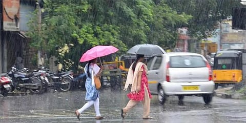 சென்னையில் ஒரு மணி நேரத்துக்கும் மேலாக கொட்டித்தீர்த்த மழை!