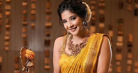 இது சாக்ஷி அகர்வால் ‘தீபாவளி’ - லைட்டிங் க்ளிக்ஸ்!