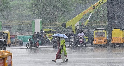 வானிலை முன்னறிவிப்பு: தமிழகத்தில் நாளை 10 மாவட்டங்களில் கனமழைக்கு வாய்ப்பு