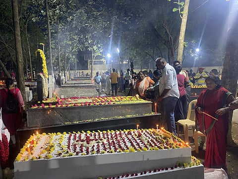 தமிழகம் முழுவதும் கல்லறை திருநாள் அனுசரிப்பு: கிறிஸ்தவர்கள் பிரார்த்தனை