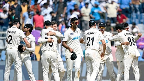 வெற்றியை கொண்டாடும் நியூஸிலாந்து வீரர்கள்