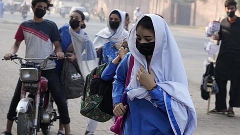 உலகிலேயே மிகவும் மாசுபட்ட நகரம் லாகூர்: டெல்லியை விட 6 மடங்கு மோசம்