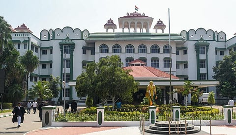 தேனி சுருளிப்பட்டி ஊராட்சி மன்ற தலைவர் பதவி நீக்கத்துக்கு ஐகோர்ட் கிளை தடை