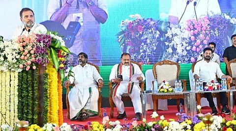 ஹைதராபாத்தில் இன்று மாலை ராகுல்காந்தி ஜாதிவாரி கணக்கெடுப்பு குறித்த ஆலோசனை கூட்டத்தில் பேசினார்.