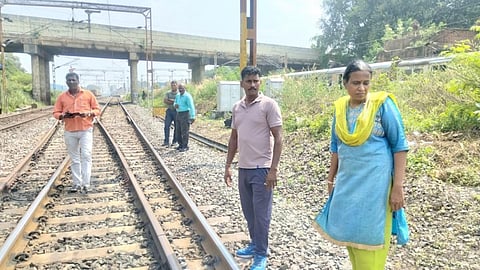 சென்னை | தண்டவாளத்தில் சிமென்ட் கல்: ரயிலை கவிழ்க்க சதியா என விசாரணை