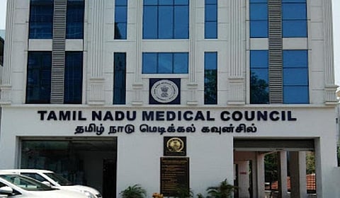 குழந்தை தொப்புள் கொடியை வெட்டிய விவகாரம்: மருத்துவ கவுன்சில் நோட்டீஸுக்கு பெண் மருத்துவர் விளக்கம்