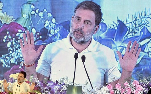 ‘நீங்கள் எதை சிந்திக்க வேண்டும் எனத் தீர்மானிக்கும் அந்த சிலர்..’ - ராகுல் காந்தி சாடல்