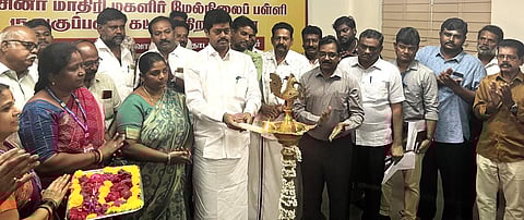 விழுப்புரம் அரசு மாதிரி மகளிர் மேல்நிலைப்பள்ளியில் காணொலி வாயிலாக கூடுதல் வகுப்பறை கட்டிடங்களை தமிழக முதல்வர் ஸ்டாலின் திறந்துவைத்தார்.