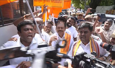 சென்னை அண்ணா சாலையில் ஆர்ப்பாட்டத்தில் ஈடுபட முயன்ற இந்து மக்கள் கட்சியினர் கைது