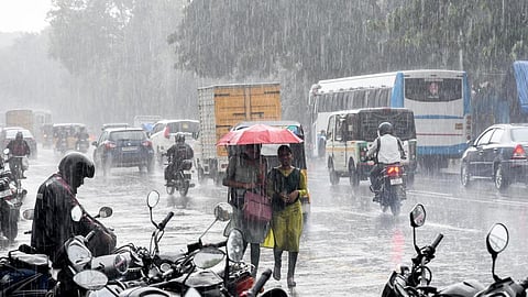 வங்கக்கடலில் உருவாகும் காற்றழுத்த தாழ்வு பகுதி: தமிழகத்தில் நவ.15-ம் தேதி வரை கனமழை பெய்ய வாய்ப்பு