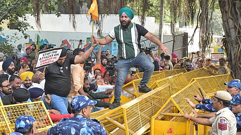 கனடா தூதரகம் முன்பு டெல்லியில் சீக்கியர்கள் போராட்டம்