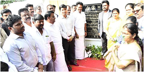 கோவை கவுண்டம்பாளையத்தில் உள்ள மாநகராட்சி நடுநிலைப் பள்ளியில் ரூ.7 கோடி மதிப்பில் கட்டப்பட்டுள்ள புதிய பள்ளிக் கட்டிடத்தை பள்ளிக்கல்வித் துறை அமைச்சர் அன்பில் மகேஸ் பொய்யாமொழி திறந்து வைத்தார்.