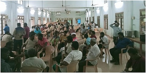 முதல்வரை சந்தித்து மனு அளிக்க சென்னைக்கு புறப்படவிருந்த என்எல்சி ஒப்பந்த தொழிலாளர்களை நெய்வேலி போலீஸார் கைது செய்தனர்.