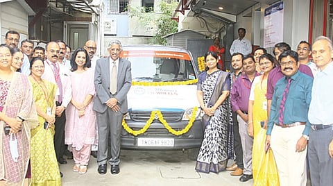 டாக்டர் மோகன்ஸ் நீரிழிவு சிறப்பு மையம் சார்பில் ‘ஹெல்தி ஏஜிங் கிளினிக்’ மற்றும் ‘மோகன்ஸ் ஆன் வீல்ஸ்’ ஆகிய இரண்டு திட்டங்கள் தொடக்க நிகழ்ச்சியில் பங்கேற்ற மையத்தின் தலைவர் மருத்துவர்
வி.மோகன், நிர்வாக இயக்குநர் ஆர்.எம்.அஞ்சனா, ஆலோசகர் எஸ்.உத்ரா
உள்ளிட்டோர்.