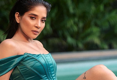 கண்களால் கைது செய்யும் சாக்ஷி அகர்வால் க்ளிக்ஸ்!