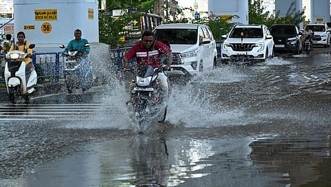 தமிழகத்தின் 21 மாவட்டங்களில் இன்று கனமழை பெய்ய வாய்ப்பு: சென்னை வானிலை ஆய்வு மையம் அறிவிப்பு
