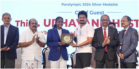 பாராலிம்பிக் பேட்மிண்டன் வீராங்கனை துளசிமதி முருகேசனுக்கு துணை முதல்வர் உதயநிதி பாராட்டு