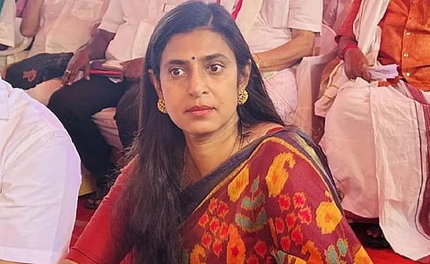 நடிகை கஸ்தூரி ஹைதராபாத்தில் கைதானது எப்படி? - இன்று சென்னை அழைத்து வரப்படுகிறார்