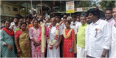 கோவையில் மருதமலை முருகன் கோயிலில் வேல் வழிபாடு நிகழ்ச்சியில் இந்து முன்னணியின் மாநில தலைவர் காடேஸ்வரா சுப்பிரமணியம் கலந்துகொண்டார்.