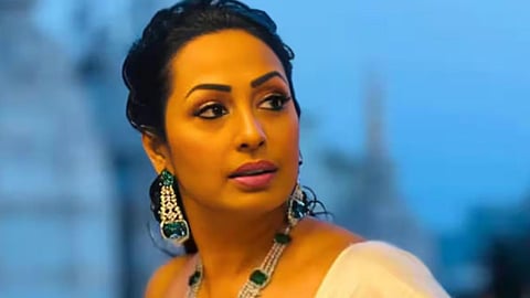 அமெரிக்காவில் கார் விபத்து: நடிகை காஷ்மீரா ஷா காயம்