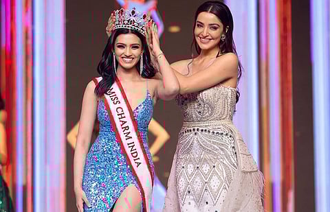 இந்திய வசீகரப் பெண் போட்டியில் பட்டம் வென்றார் 22 வயது சட்டக்கல்லூரி மாணவி