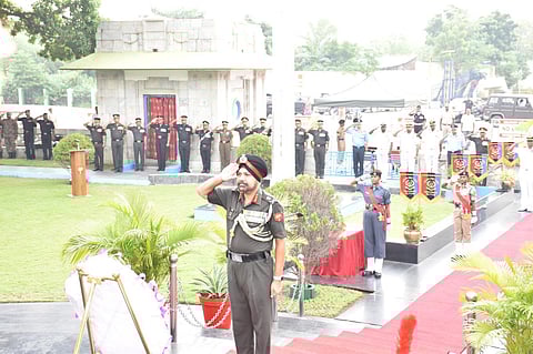 தேசிய மாணவர் படை தினம் : சென்னை போர் வீரர்கள் நினைவிடத்தில் மலர் மரியாதை