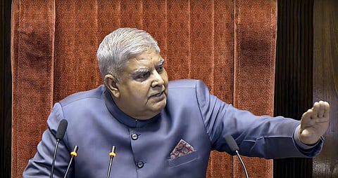 மக்களவையில் அமளியில் ஈடுபட்ட எதிர்க்கட்சி உறுப்பினர்கள்