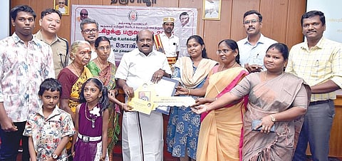 தமிழக அரசு சார்பில் மறைமலை அடிகள் பேத்திக்கு வீடு ஒதுக்கீட்டு ஆணை: அமைச்சர் கோவி.செழியன் வழங்கினார்