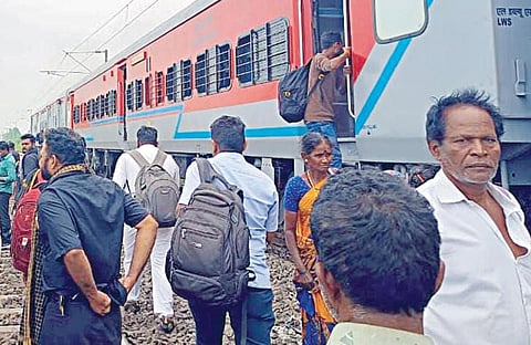 திருப்பூர் அருகே ரயிலில் தீ விபத்து