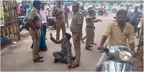 அரியலூர் ஆட்சியர் அலுவலகம் முன்பு கடந்த 25-ம் தேதி போராட்டத்தில் ஈடுபட்ட ராணுவ வீரர் | கோப்புப்படம்