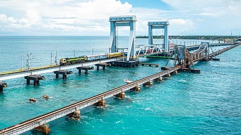 நவீன பொறியியலின் அற்புதம் புதிய பாம்பன் பாலம்: புகைப்படத்தை வெளியிட்டார் ரயில்வே அமைச்சர்