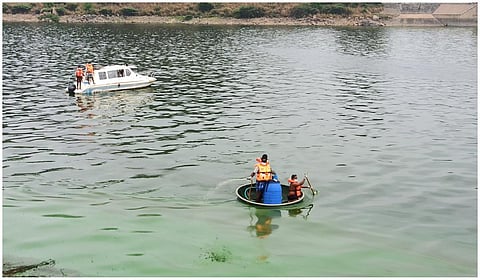 மேட்டூர் அணையில் பச்சையாக மாறிய நீர், கடும் துர்நாற்றம் - கட்டுப்படுத்த நடவடிக்கை