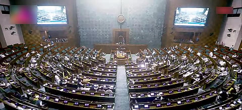 நாடாளுமன்றத்தில் மீண்டும் அதானி விவகாரத்தை எழுப்பிய இண்டியா கூட்டணி!