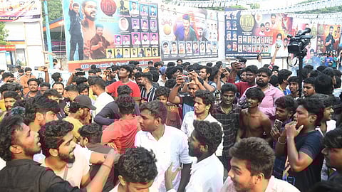 சினிமா விமர்சனம் என்ற பெயரில் அவதூறு பரப்பினால் போலீஸில் புகார் அளிக்கலாம்: உயர் நீதிமன்றம்