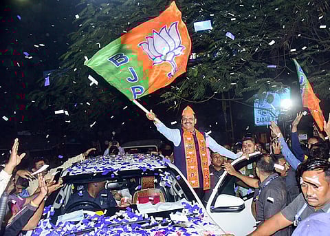 எடுத்த சபதத்தை முடித்துக் காட்டிய மகாராஷ்டிர புதிய முதல்வர் தேவேந்திர ஃபட்னாவிஸ்!