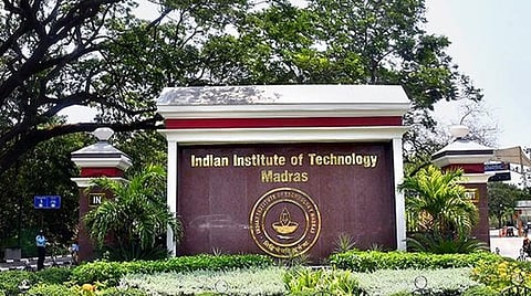 மாணவர்களிடம் பரிசோதனை பெற்றோர் எதிர்ப்பால் பள்ளி முதல்வர் சஸ்பெண்ட்