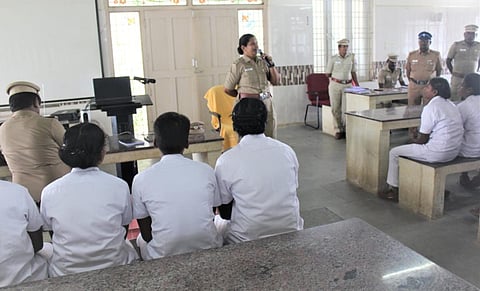 திருவள்ளூரில் 283 பெண் காவலர்களுக்கு பயிற்சி துவக்கம்