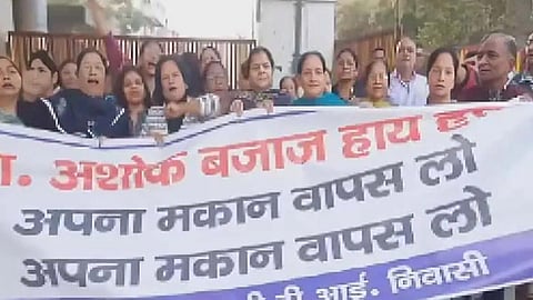 உத்தர பிரதேசத்தில் முஸ்லிம் டாக்டருக்கு வீட்டை விற்றதால் அப்பகுதி மக்கள் போராட்டம்