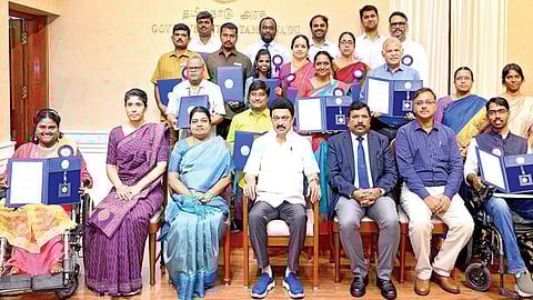 மாற்றுத் திறனாளிகள் சேவைக்கு ‘விழுதுகள்’ வாகனம், ஒப்புயர்வு மையம்: முதல்வர் ஸ்டாலின் தொடங்கி வைத்தார்