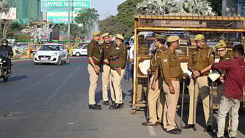 நாடாளுமன்றத்தை நோக்கிய பேரணிக்கு தயாராகும் விவசாயிகள்: டெல்லியில் போலீஸார் குவிப்பு