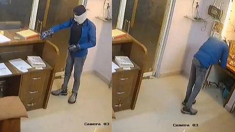 பெட்ரோல் பங்கில் பிரார்த்தனை செய்துவிட்டு ரூ.1.57 லட்சத்தை திருடிய மர்ம நபர்