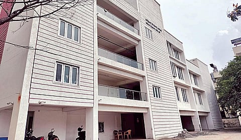 ஆவடியில் திறக்கப்படாமல் உள்ள அம்மா திருமண மண்டபம்.