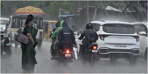 சென்னையில் விட்டு விட்டு வெளுத்து வாங்கும் கனமழை - இயல்பு வாழ்க்கை பாதிப்பு