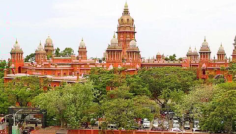 தமிழக சிறைகளில் ஊழல் முறைகேட்டில் ஈடுபட்ட அதிகாரிகள் மீது என்ன நடவடிக்கை எடுக்கப்பட்டுள்ளது? - ஐகோர்ட் கேள்வி